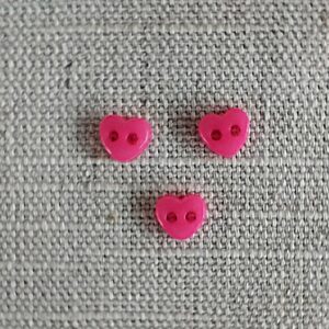 6mm cerise 2 hålsknapp Hjärta