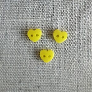 6mm gul 2 hålsknapp Hjärta