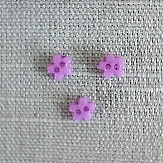 6mm lila 2 hålsknapp Blomma