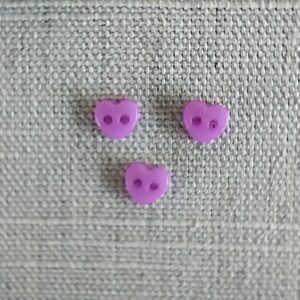 6mm lila 2 hålsknapp Hjärta