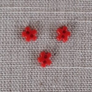 6mm röd 2 hålsknapp Blomma