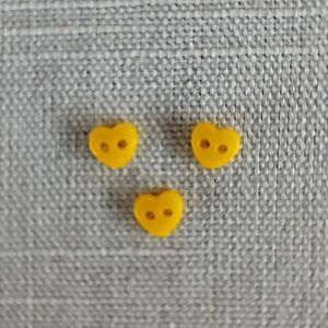 6mm varmgul 2 hålsknapp Hjärta